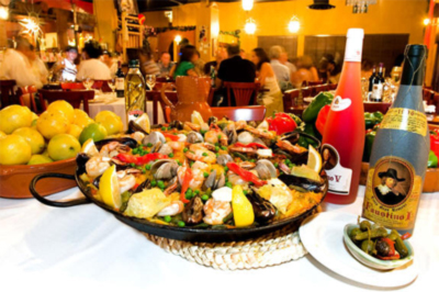 Paella en restaurante de Barcelona Foto